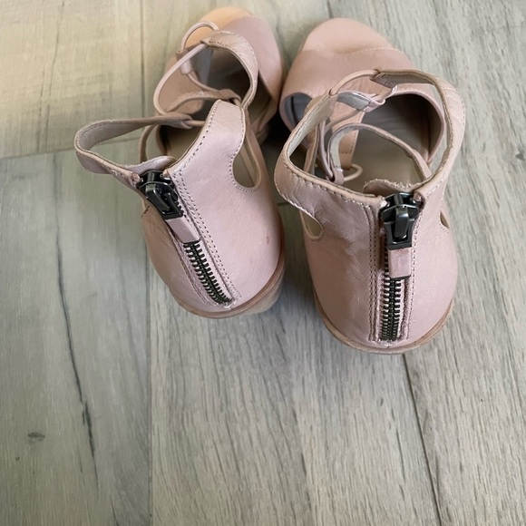 Eileen Fisher Doe Sandal In Blush Tumbled Nubuck Leather - Picture 13 of 16